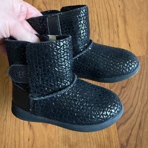 UGG Kids Black Textured Shearling Booties size 7
